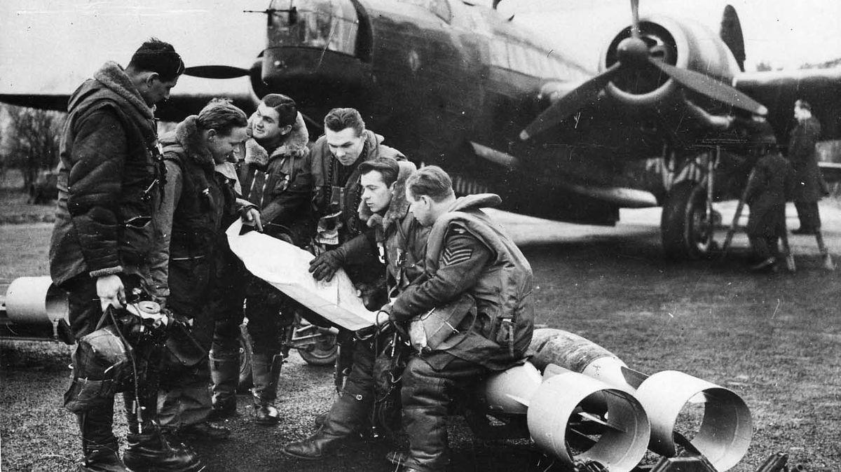 Československým letcům, kteří zemřeli v troskách bombardéru, odhalí v Nizozemsku pomník